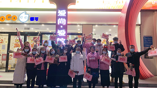 愛(ài)的茂店長(zhǎng)為每一位家人準(zhǔn)備驚喜禮品.jpg